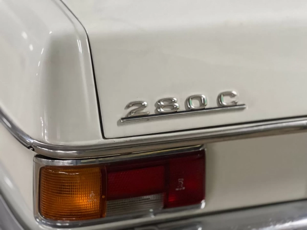 MERCEDES-BENZ ラジオチューナー 1973y 280S Mercedes-Benz 280SE 4.5 | 1973 – Route 66 Auctions ラジオ・コンポ