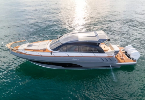 Triton Yachts - 410HT Inboard