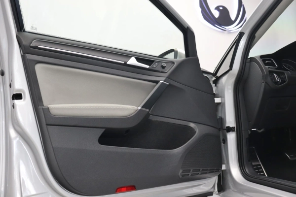 Foto do veiculo VOLKSWAGEN GOLF HIGHLINE TSI