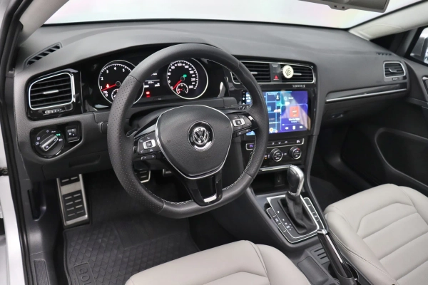 Foto do veiculo VOLKSWAGEN GOLF HIGHLINE TSI