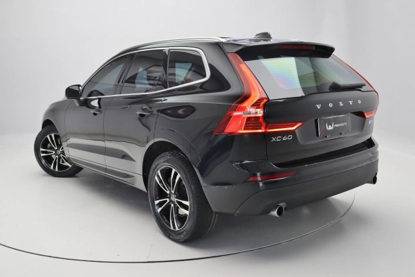 Foto do veiculo VOLVO XC60 T5 MOMENTUM AWD