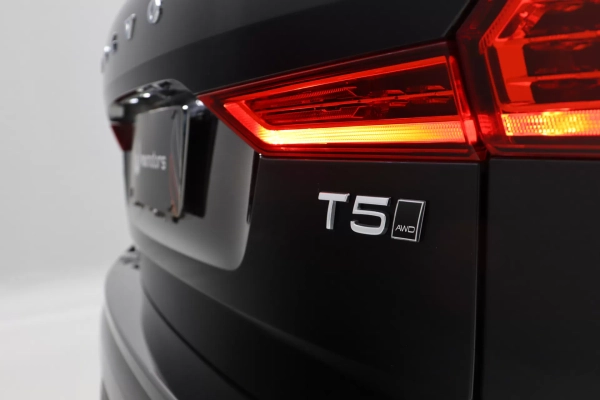 Foto do veiculo VOLVO XC60 T5 MOMENTUM AWD