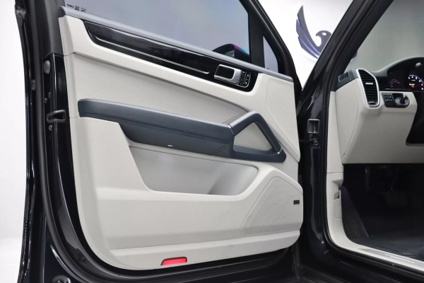 Foto do veiculo PORSCHE CAYENNE E-HYBRID