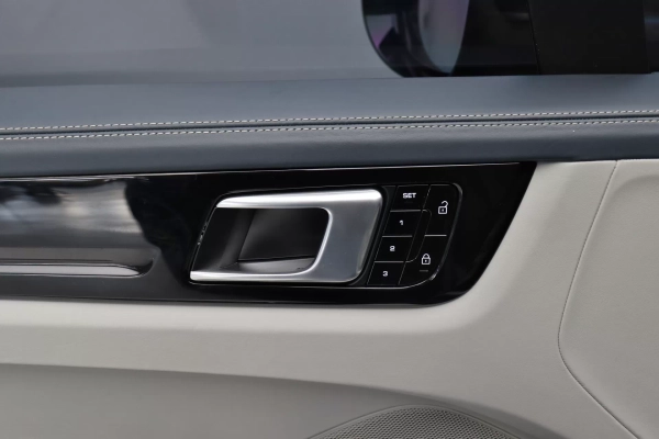 Foto do veiculo PORSCHE CAYENNE E-HYBRID