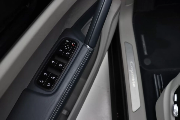 Foto do veiculo PORSCHE CAYENNE E-HYBRID