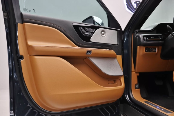 Foto do veiculo LINCOLN AVIATOR HYBRID AWD | 6 LUGARES