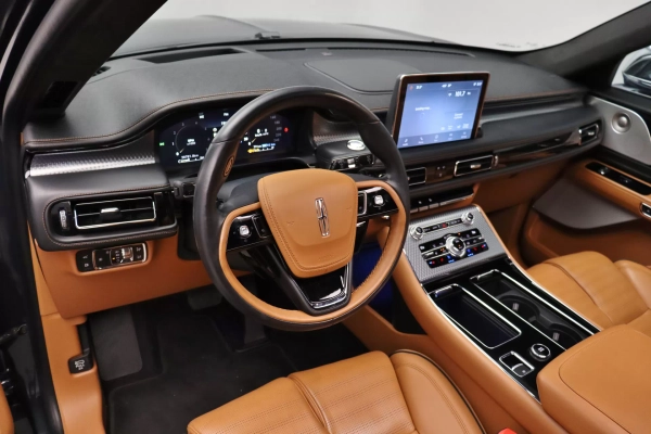 Foto do veiculo LINCOLN AVIATOR HYBRID AWD | 6 LUGARES