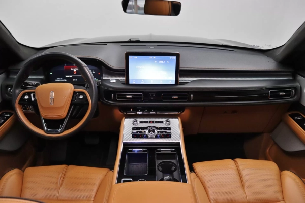 Foto do veiculo LINCOLN AVIATOR HYBRID AWD | 6 LUGARES