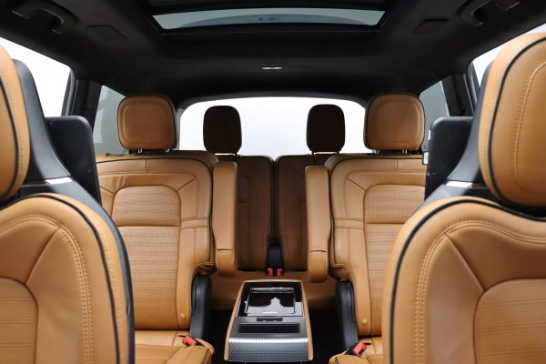 Foto do veiculo LINCOLN AVIATOR HYBRID AWD | 6 LUGARES