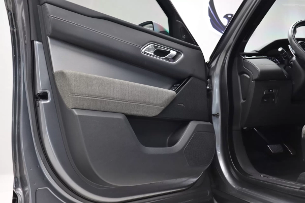 Foto do veiculo LAND ROVER RANGE ROVER VELAR P300 S R-DYNAMIC