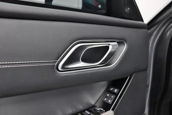 Foto do veiculo LAND ROVER RANGE ROVER VELAR P300 S R-DYNAMIC