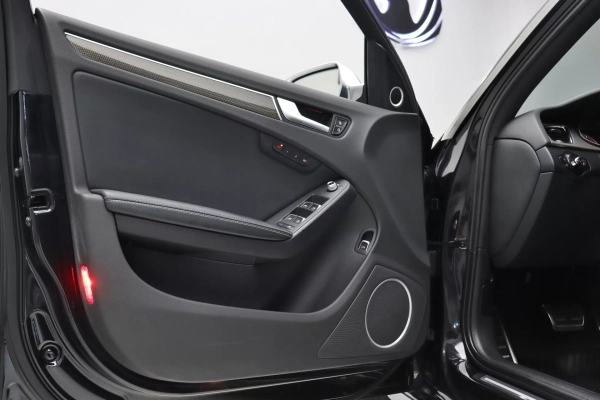 Foto do veiculo AUDI S4