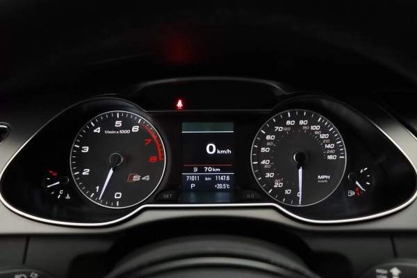 Foto do veiculo AUDI S4