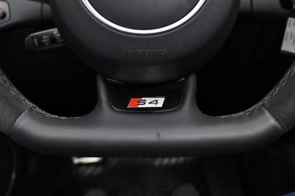 Foto do veiculo AUDI S4