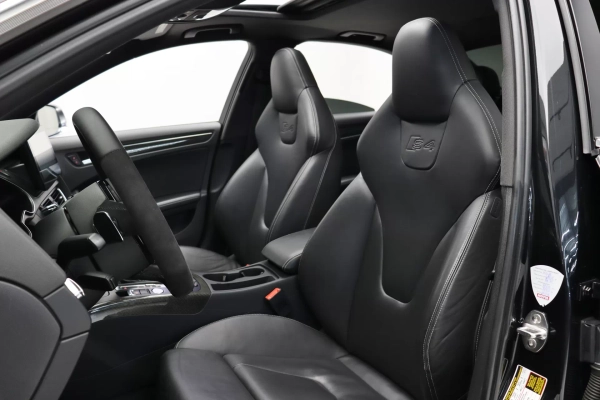 Foto do veiculo AUDI S4