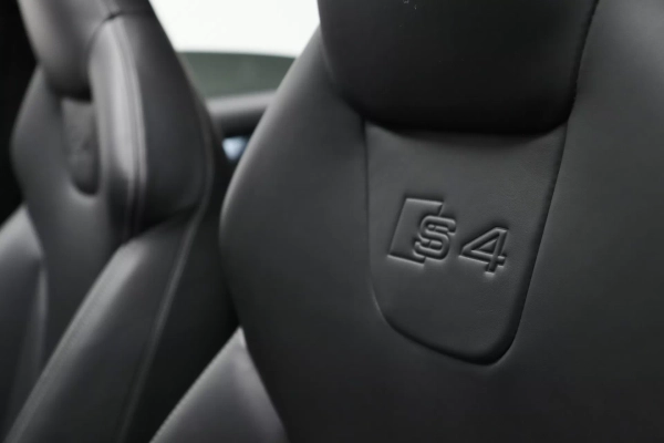 Foto do veiculo AUDI S4