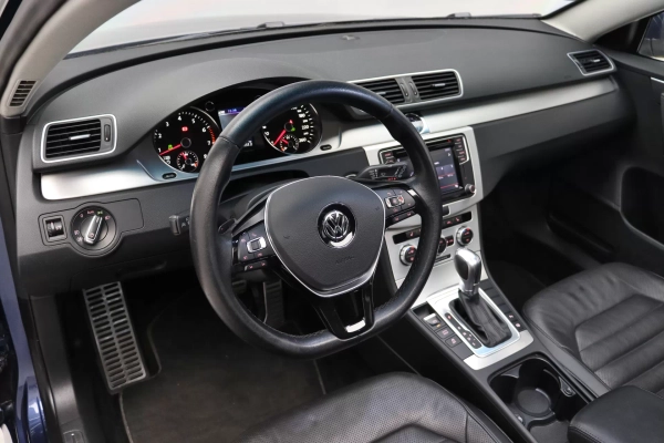 Foto do veiculo VOLKSWAGEN PASSAT VARIANT