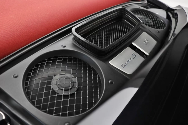 Foto do veiculo PORSCHE 911 TURBO S CABRIOLET