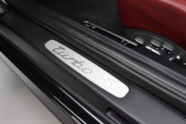 Foto do veiculo PORSCHE 911 TURBO S CABRIOLET