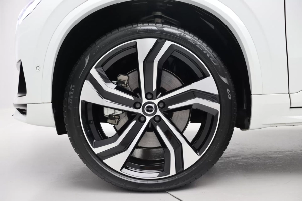 Foto do veiculo VOLVO XC90 T8 RECHARGE ULTRA DARK | 7 LUGARES