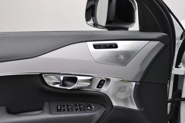 Foto do veiculo VOLVO XC90 T8 RECHARGE ULTRA DARK | 7 LUGARES