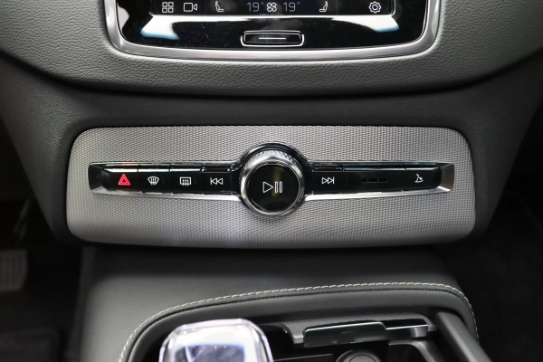 Foto do veiculo VOLVO XC90 T8 RECHARGE ULTRA DARK | 7 LUGARES