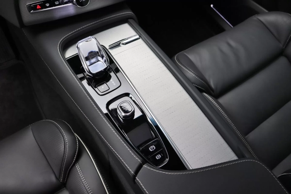 Foto do veiculo VOLVO XC90 T8 RECHARGE ULTRA DARK | 7 LUGARES