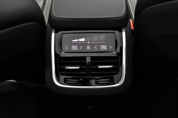 Foto do veiculo VOLVO XC90 T8 RECHARGE ULTRA DARK | 7 LUGARES