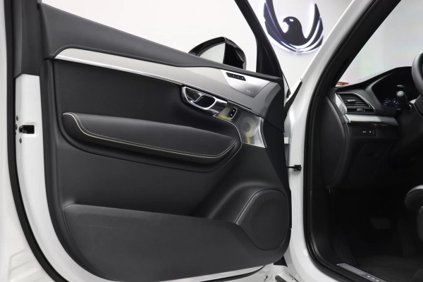 Foto do veiculo VOLVO XC90 T8 RECHARGE ULTRA DARK | 7 LUGARES