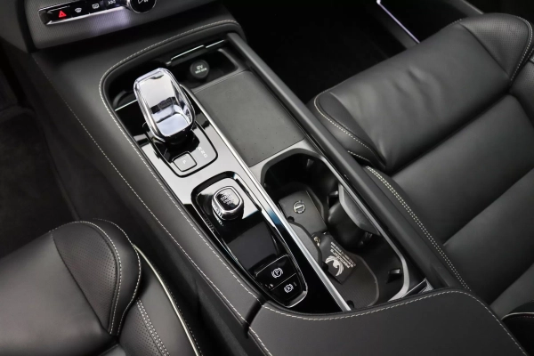 Foto do veiculo VOLVO XC90 T8 RECHARGE ULTRA DARK | 7 LUGARES