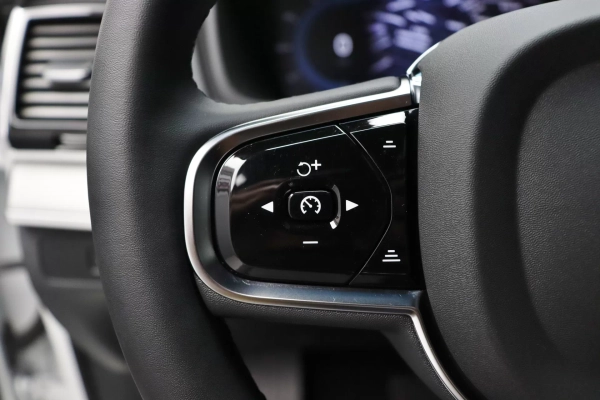 Foto do veiculo VOLVO XC90 T8 RECHARGE ULTRA DARK | 7 LUGARES