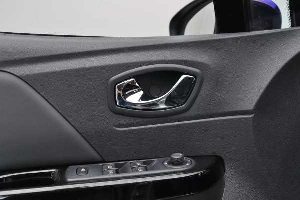 Foto do veiculo RENAULT CAPTUR INTENSE