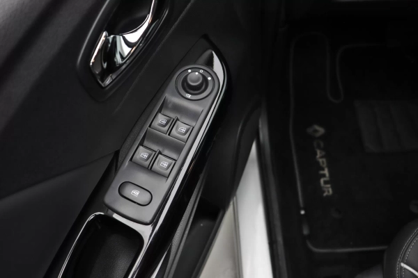 Foto do veiculo RENAULT CAPTUR INTENSE