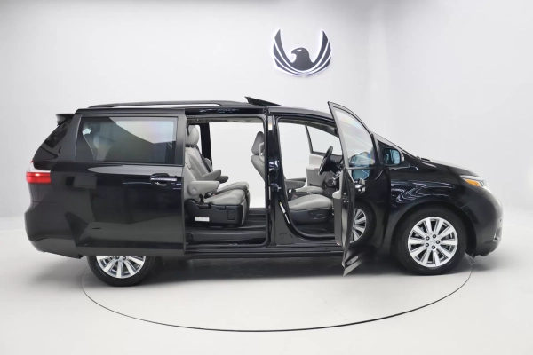 Foto do veiculo TOYOTA SIENNA LIMITED