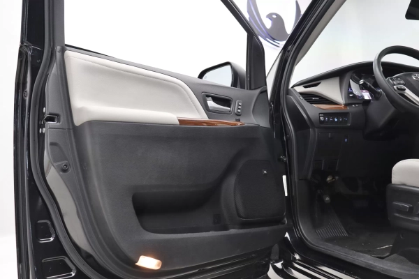 Foto do veiculo TOYOTA SIENNA LIMITED