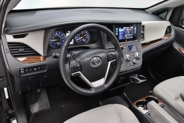 Foto do veiculo TOYOTA SIENNA LIMITED