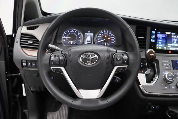 Foto do veiculo TOYOTA SIENNA LIMITED