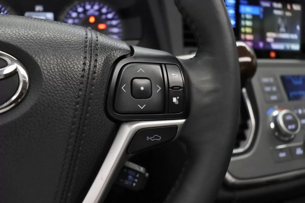 Foto do veiculo TOYOTA SIENNA LIMITED