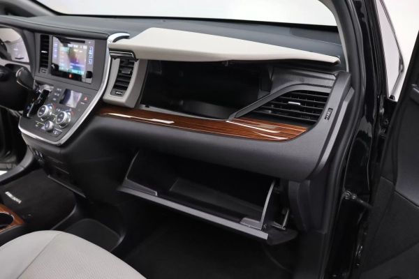 Foto do veiculo TOYOTA SIENNA LIMITED