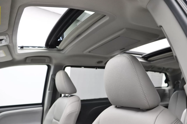 Foto do veiculo TOYOTA SIENNA LIMITED