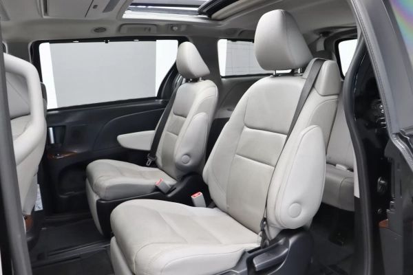 Foto do veiculo TOYOTA SIENNA LIMITED