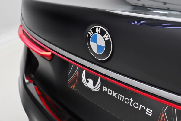 Foto do veiculo BMW 745LE M SPORT