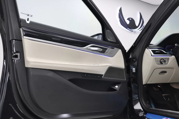 Foto do veiculo BMW 745LE M SPORT