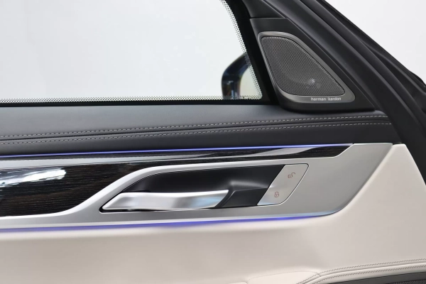 Foto do veiculo BMW 745LE M SPORT