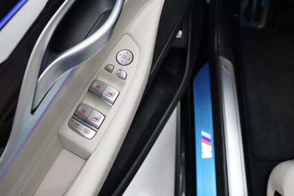 Foto do veiculo BMW 745LE M SPORT