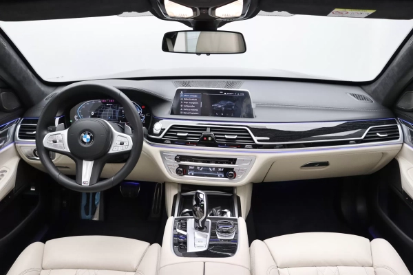 Foto do veiculo BMW 745LE M SPORT