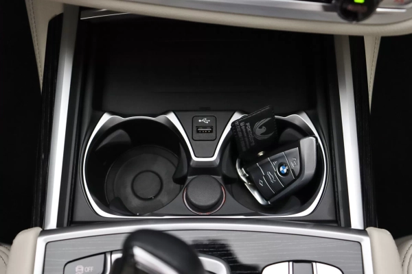 Foto do veiculo BMW 745LE M SPORT