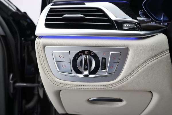 Foto do veiculo BMW 745LE M SPORT