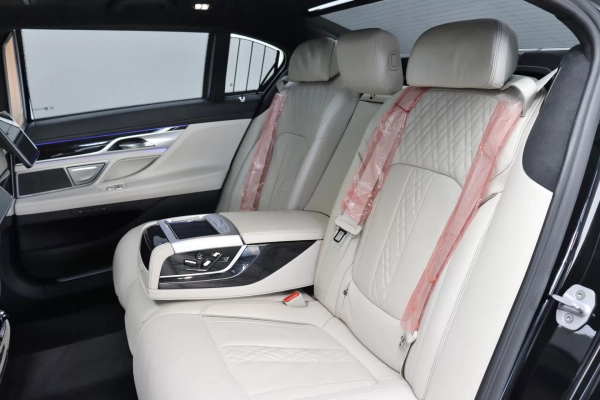 Foto do veiculo BMW 745LE M SPORT