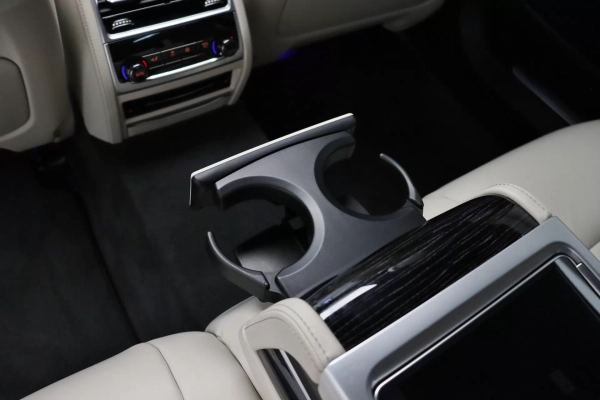 Foto do veiculo BMW 745LE M SPORT